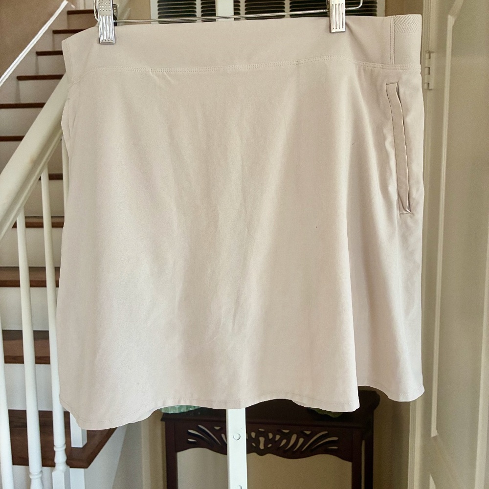 Athleta Tan Stretch Fabric Skirt Skort Top Pockets Golf Hiking Zip Pockets 16